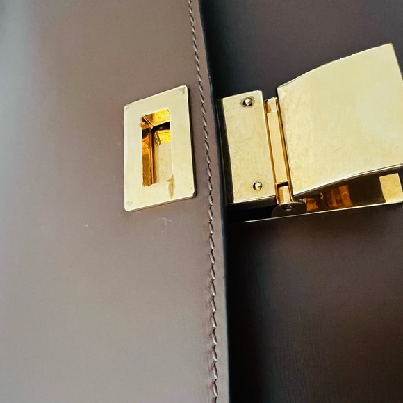 CELINE MEDIUM CLASSIC BAG IN BOX CALFSKIN CAMEL - Picture 15 of 17